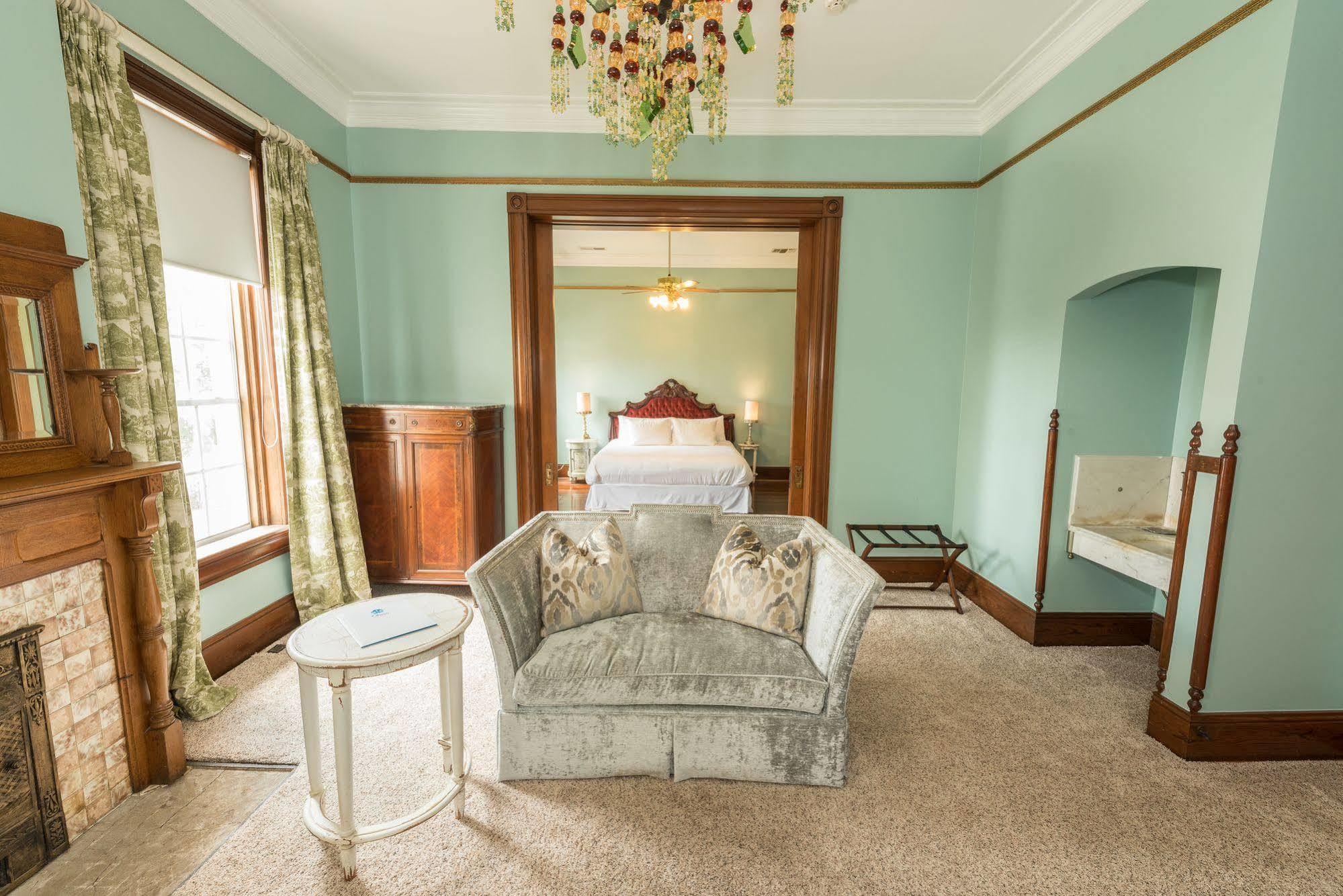 Mosheim Mansion Panzió Seguin Kültér fotó