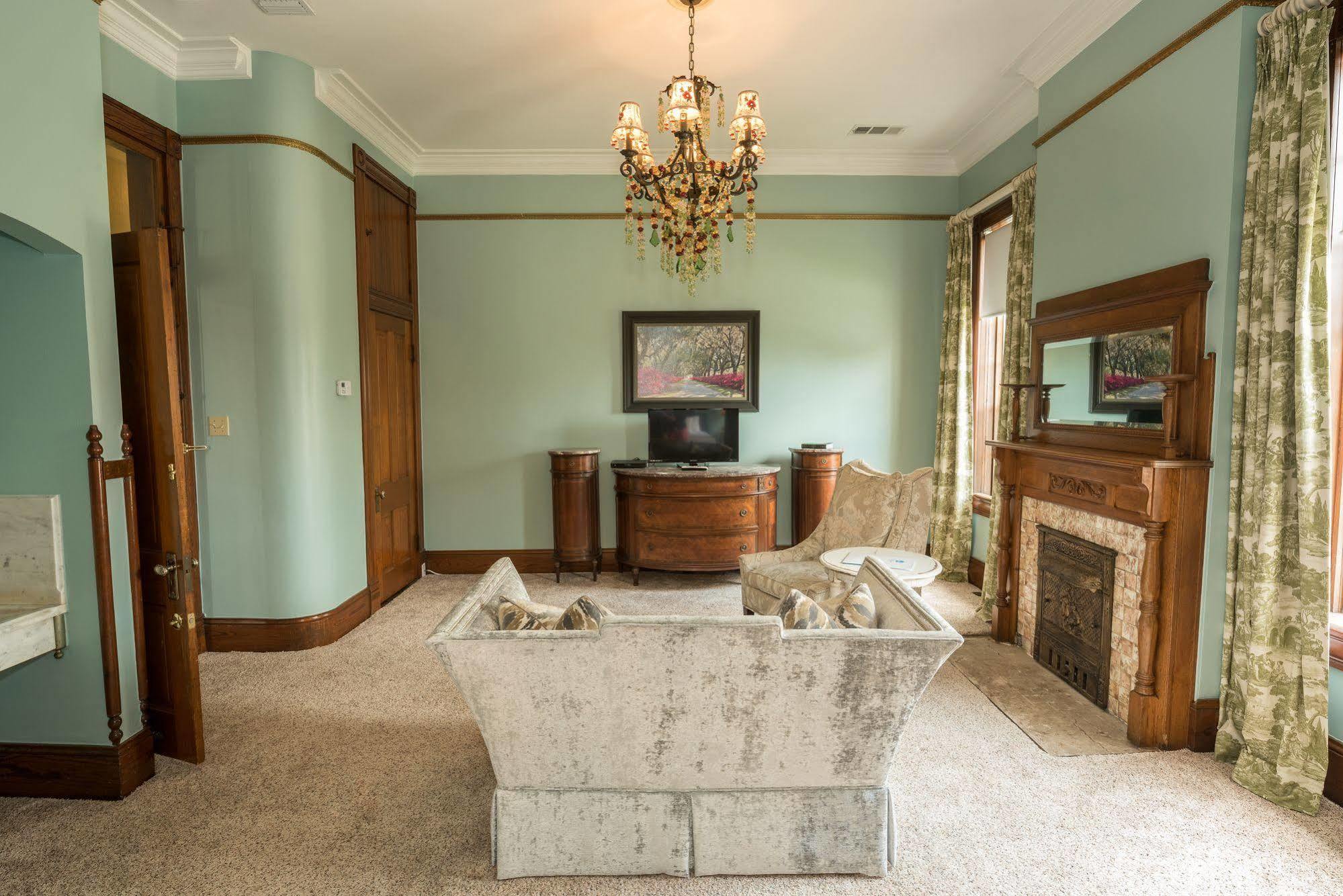 Mosheim Mansion Panzió Seguin Kültér fotó