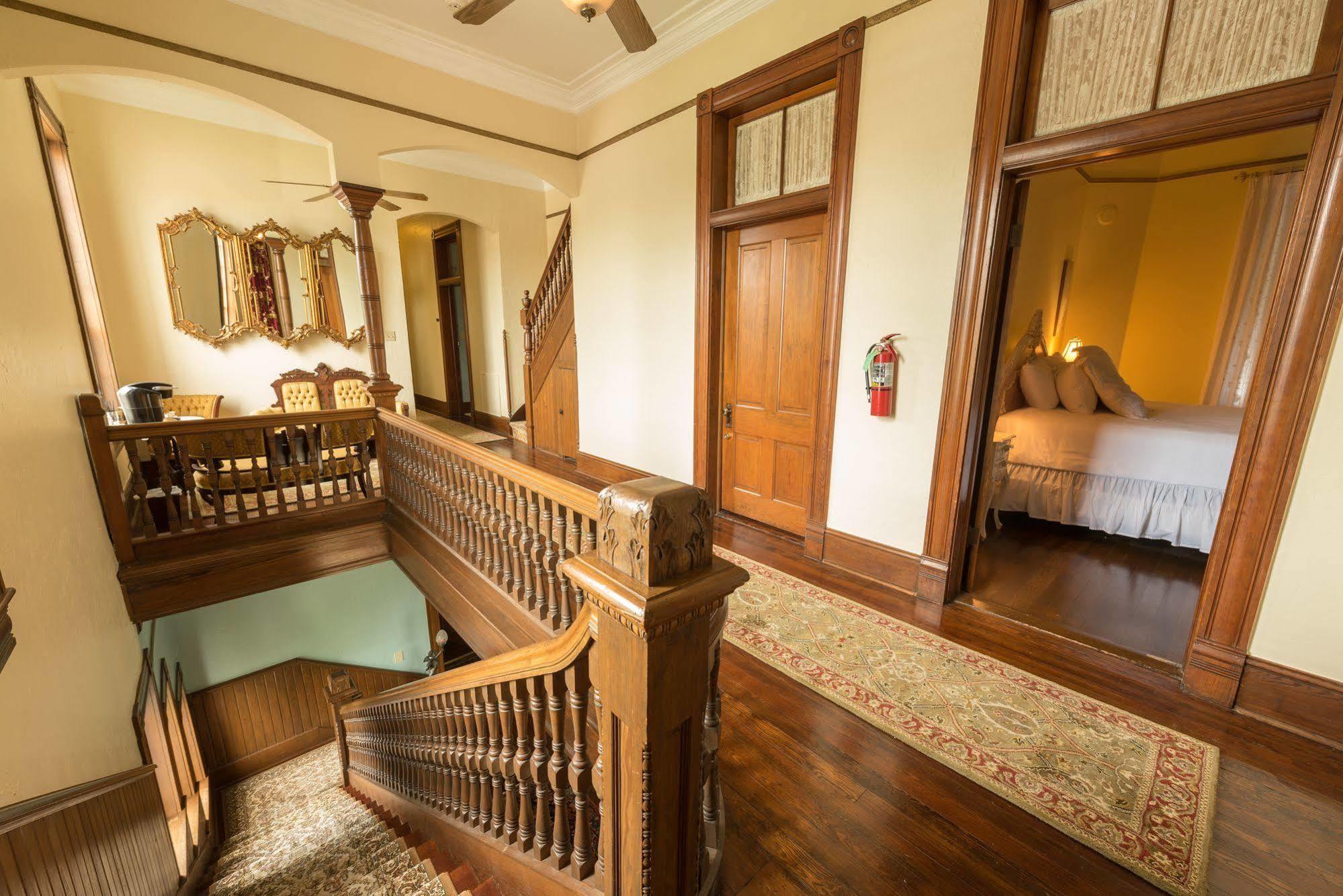Mosheim Mansion Panzió Seguin Kültér fotó